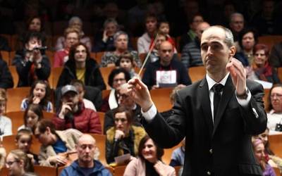 Enrike Txurrukak zuzenduko du domekan Bergaran Musika Bandaren kontzertua
