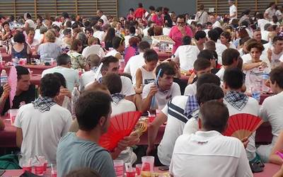 Festetako herri bazkarian auzolanean aritzeko izena eman daiteke