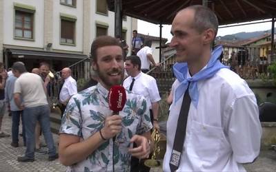 Bergarako Musika Bandaren doinuek girotu dute goiza Antzuolan