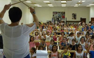 Haurren danborradako konpartsen zozketa egingo da bihar, Santa Anan