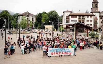 Erdizko harrobi egitasmoaren kontra elkarretaratzea egin dute uztailaren 20an Elizondoko plazan