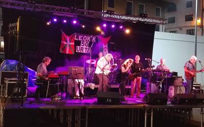 Infinituari begira jarri zen atzo Beheko Plaza