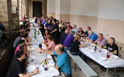 Herri bazkaria, Ez Dot Moztuko Bizarra taldeak antolatuta