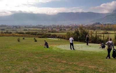 Bost nazioen txapelketa jokatuko dute Urduñako Pitch & Putt zelaian