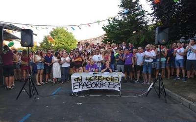 Algortako txosnetan egindako lapurreta deitoratu dute herri-eragileek