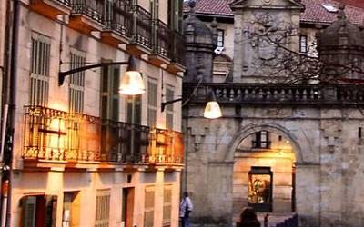 Hiru pertsona atxilotu dituzte Pinondo Etxean lapurretan egiten saiatzeagatik