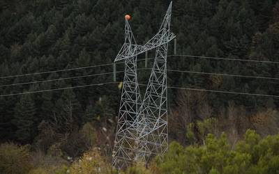 Salburua eta Uribarri-Arratzua arteko goi-tentsioko linea arbuiatu du Zurbaok