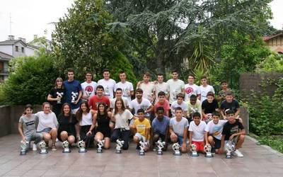 Anaitasuna, 85 urtean baloia oinetan