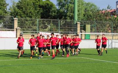 Zumaiakoko preferenteek aurredenboraldia hasi dute gaur entrenatzaile berriarekin