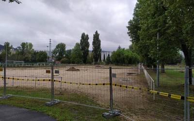 Hasi dira Reforreko erabilera anitzeko futbol zelaia eraikitzeko lanak