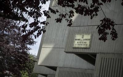 Armadak etorbidea du berriro, Iruñean