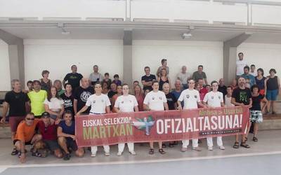 Goizuetan ere harrera ederra egin diote euskal selekzioaren aldeko mendi martxari