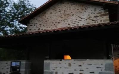 Lagun giroan ospatu dute Larrinbeko San Mames jaia