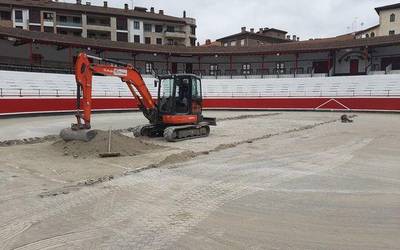 Zezen plaza, euskal pentatloirako prestatzen