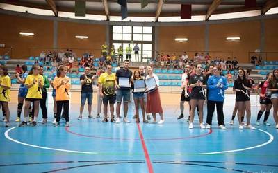 Herriko eskubaloi jokalariak omendu dituzte I. Karela Torneoan