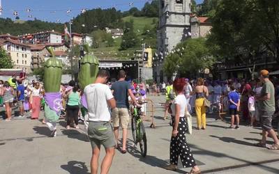 Piper eta tomate goxoaz gozatu dute herriko festetan