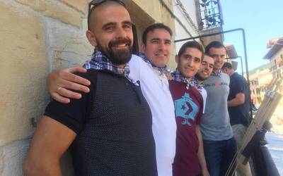 Lagun Artea futbol taldeak piztu du Lakuntzako festen suziria