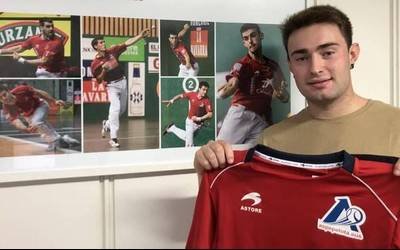 Iker Salaberria pilotari goizuetarrak profesionaletara saltoa eginen du