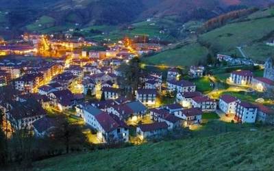 Leitzako herri-guneko argiteria guztia LED sistemara aldatzeko azken lanak hasi dituzte