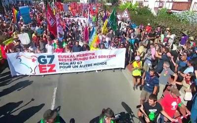 Asko izan dira asteburuan G7aren kontragailurrera hurbildu diren debagoiendarrak