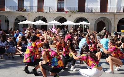 Aho zapore gozoa utzi dute Andramaixek