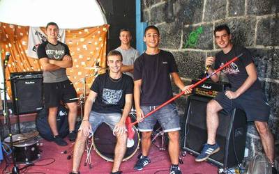 Istilu taldea: "Indartsu ikusten dugu street punk-Oi! musika gazteen artean"