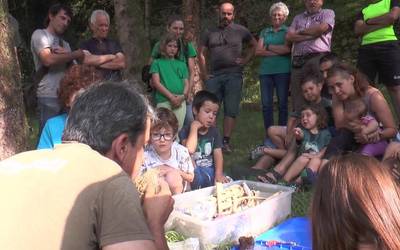 Amarozko Mendi Elkarteak eta Aranzadi Zientzia  Elkarteak elkarlanean historiaurreko tailerra eskaini zuten