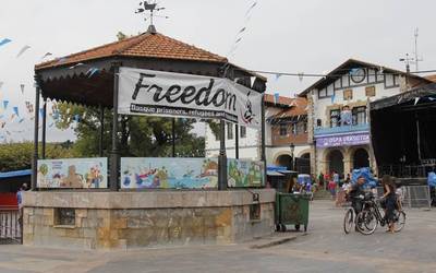 Gizon bat jipoitu dute Plentziako San Antolin jaietan