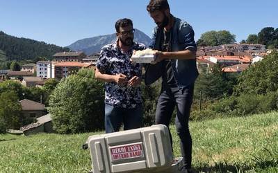 [BIDEOA] Berrizen ari dira filmatzen 'Herri txiki, infernu handi' telebista saioa