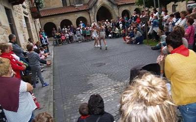 Festen  atarikoa