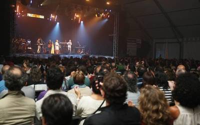 Getxo Folk jaialdia Areetako karpan egin izana salatu du PPk