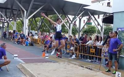 Atletismo erakustaldia Biteri plazan