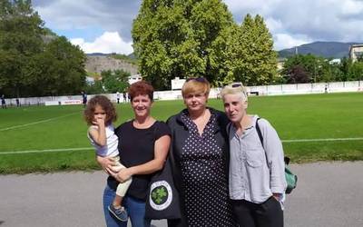 Futbolean bidea zabaldu zuten neskei aitortza