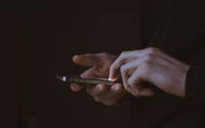 Smartphone  askearen  bila:  misio  (ia)  ezinezkoa