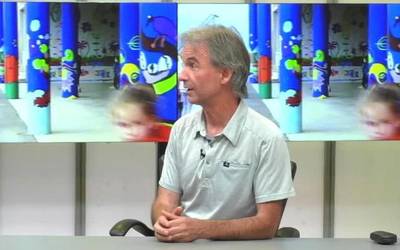 Alberto Iñurrieta: "Garrantzitsua da gurasoek umeei transmititzea eskolara itzultzea abentura berri baten murgiltzea dela"