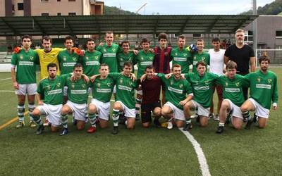 Beti Gazteko futbol talde nagusiak etxean galduz hasi du denboraldia