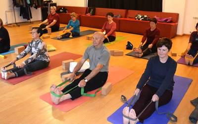 Urrian yoga ikastaroak izanen dira berriro martxan