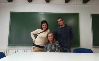 "Hizkuntzak bizitza osoko lasterketak dira"