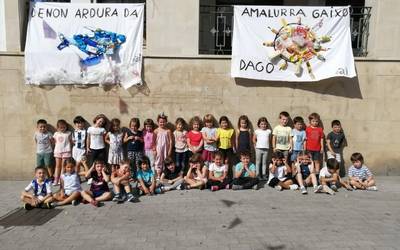 Guztion ardura da amalurra zaintzea!