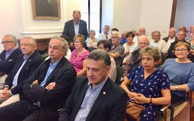 Gipuzkoaren eta organoaren arteko erlazioa balioan jartzen duen liburua aurkeztu du Esteban Elizondok