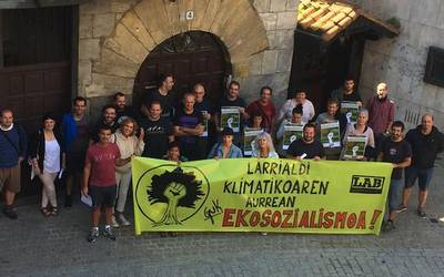 LABek Azpeitiko egoitza itxiko du bihar, klima larrialdia salatzeko grebarekin bat eginez