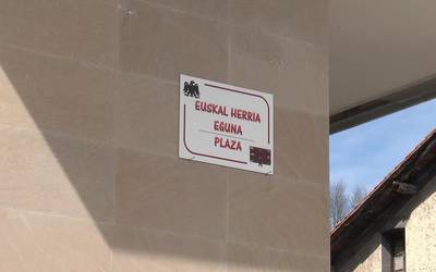 Ibarran ospatu da aurtengo Euskal Herria Eguna eta  Baionari pasa diete hurrengo urterako testigua