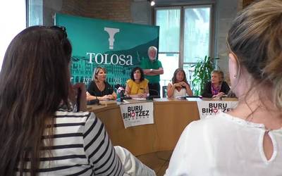 Alzheimerrari buruzko hitzaldiak eta formakuntza saioak eskainiko dira