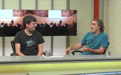 'Begiz jotako koplak': aramaioarrak egile eta protagonista dituen liburua
