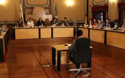 'Agur Etxebeste'-ren estreinaldia eztabaidagai osoko bilkuran