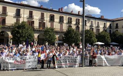 500 lagunetik gora pentsiodunek deitutako manifestazioan Oñatin