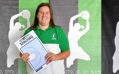 2018-2019 denboraldiko entrenatzaile onenaren saria jaso du Made Urietak