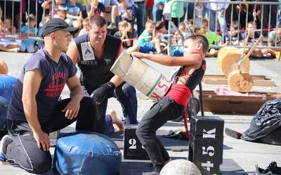 Aizkora eta harria, txapelketa eta erakustaldia