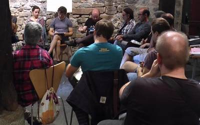 Eskualdeko ekonomia sozial eraldatzailea saretzeko lehen urratsak eman dituzte jardunaldi batean