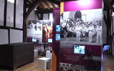 “Soka, euskal dantzaren urratsetan” erakusketa, urriaren 23ra arte Igartza jauregian